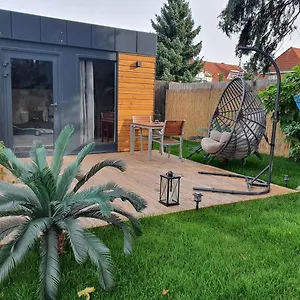 Lane Tiny Homes, Nahe Messe Apartament